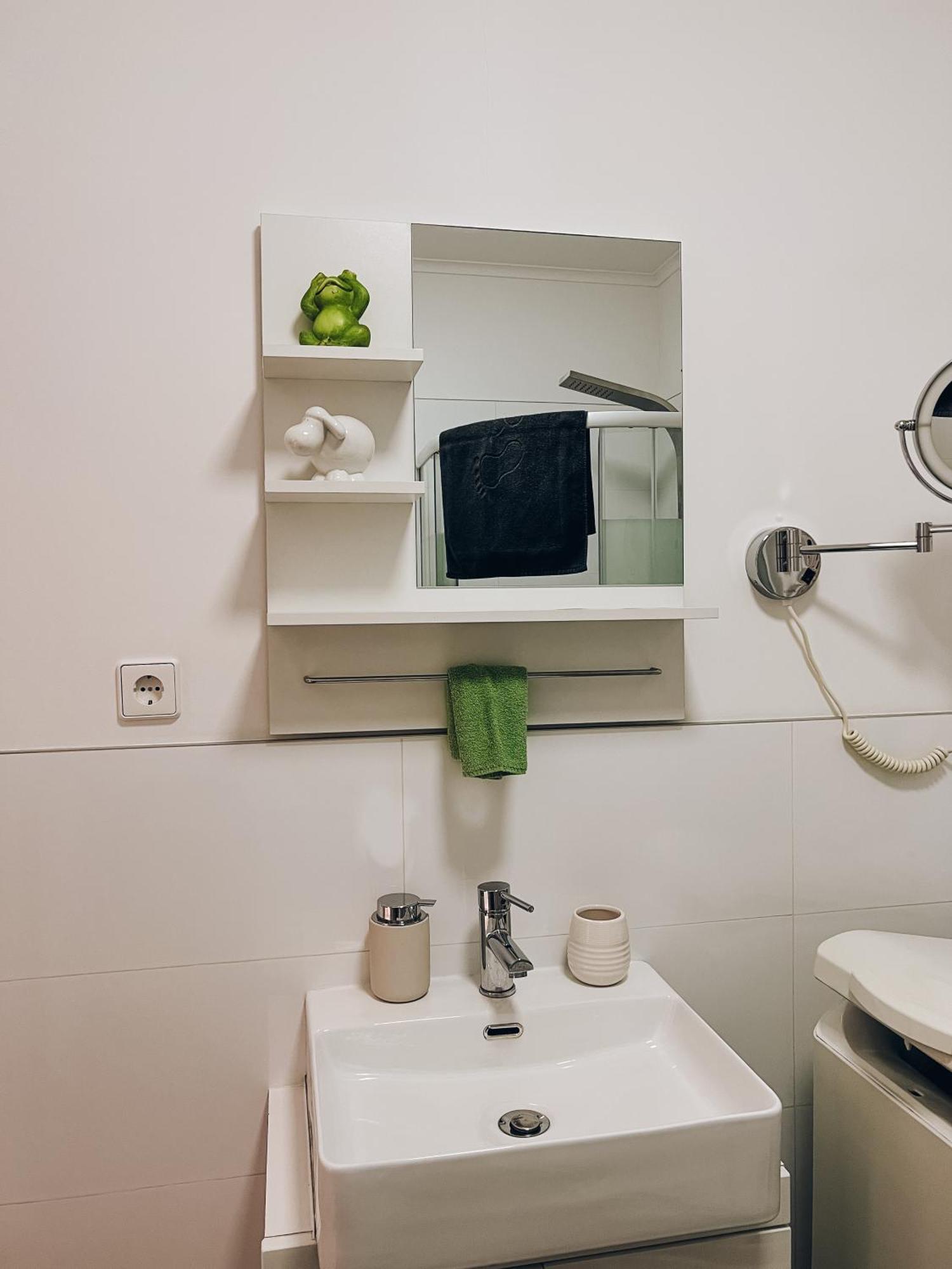 Neuwertiges Apartment Mit Kostenlose Privatparkplatz Auch Fuer Transporter Geeignet R1 Freiberg am Neckar Luaran gambar