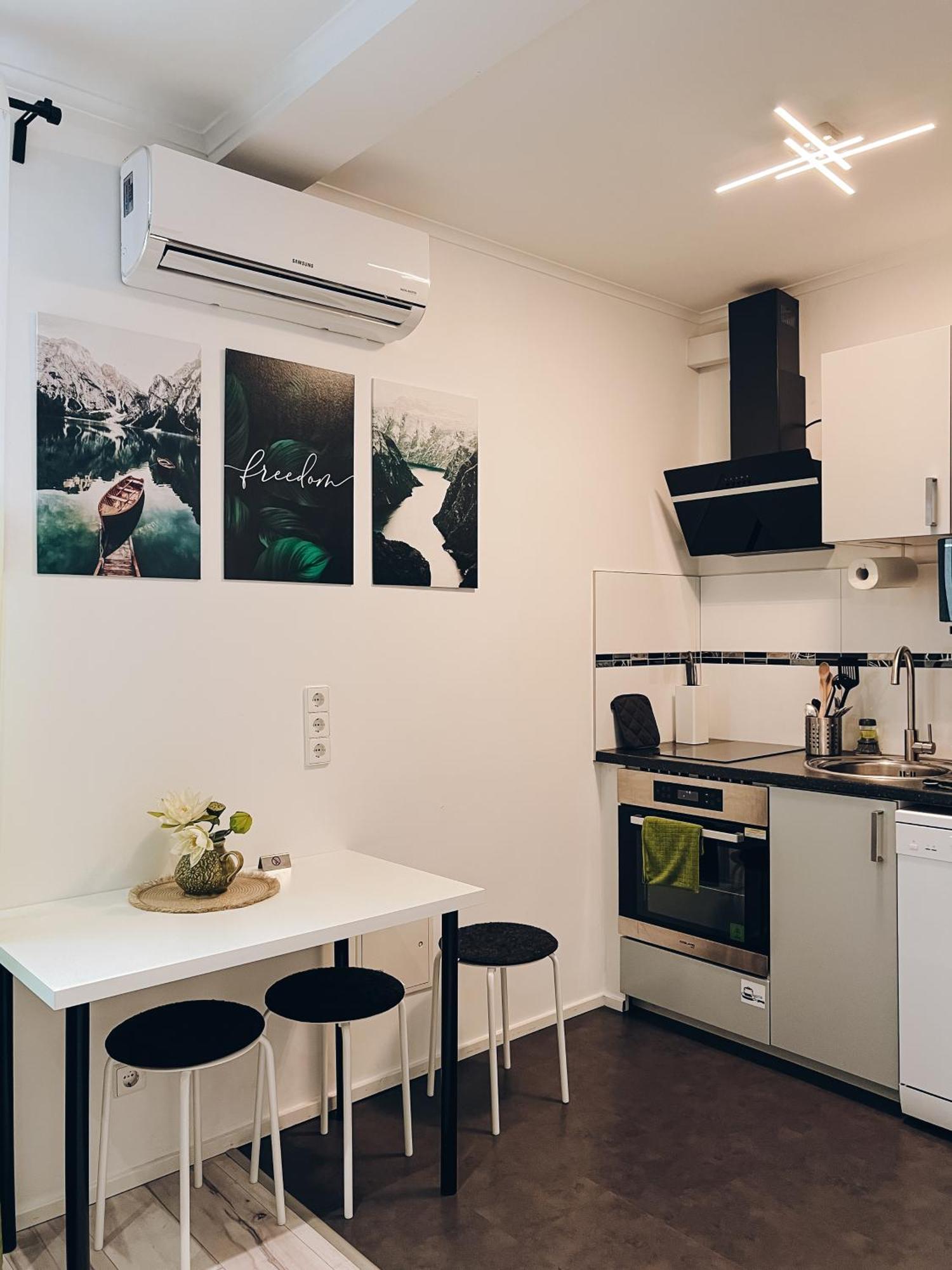 Neuwertiges Apartment Mit Kostenlose Privatparkplatz Auch Fuer Transporter Geeignet R1 Freiberg am Neckar Luaran gambar