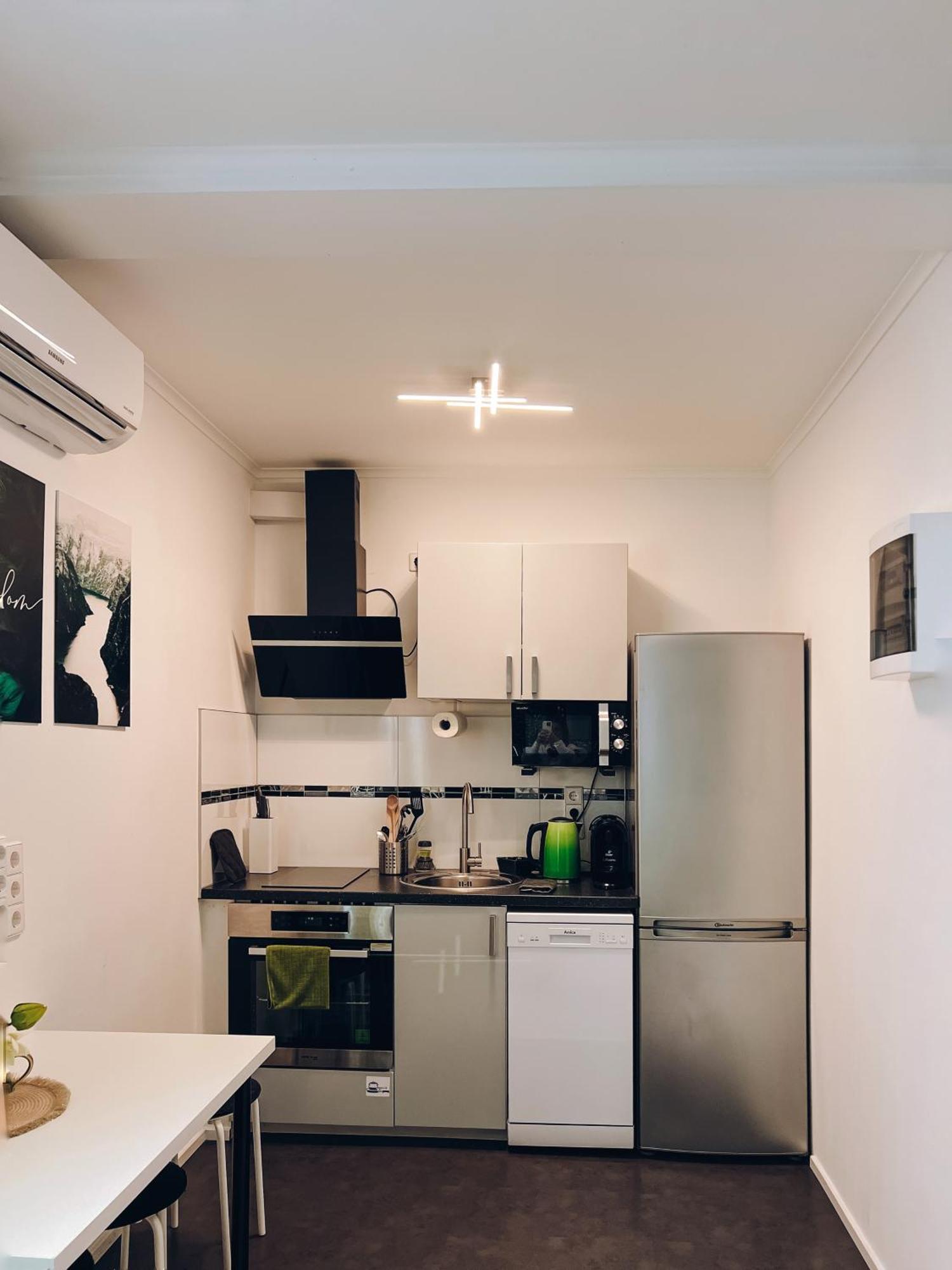 Neuwertiges Apartment Mit Kostenlose Privatparkplatz Auch Fuer Transporter Geeignet R1 Freiberg am Neckar Luaran gambar